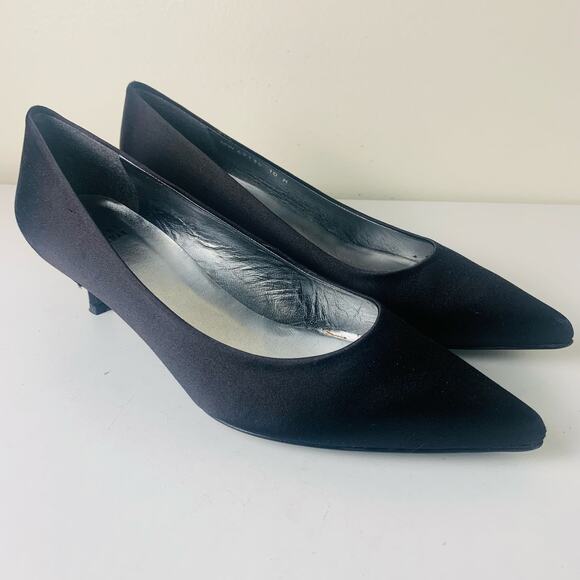 Stuart Weitzman Size 10 Poco Black Satin Pumps Kitten Heels Pointed Toe Classic - Picture 8 of 14